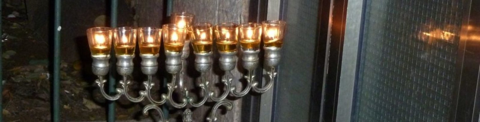 Old_Jerusalem_candlestick_with_oil_lamps - Copy